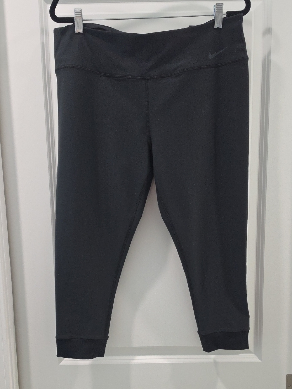 Nike Womens Black Cropped Leggings